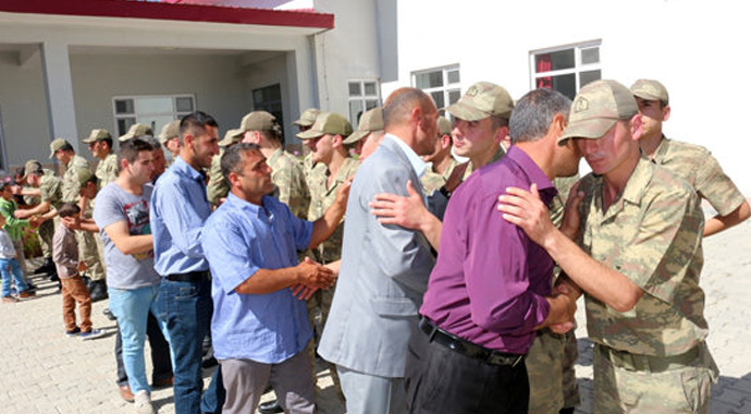 Ağrı'da nöbetteki askere büyük sürpriz