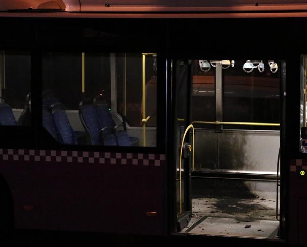 İstanbul'un göbeğinde halk otobüsüne molotof attılar!