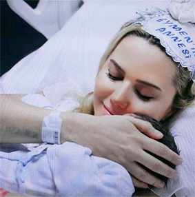 Ece Erken bebeğinin fotoğraflarını paylaştı!