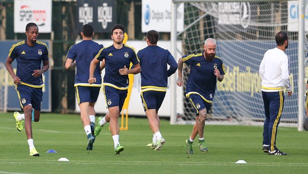 Derbi öncesi De Souza'dan kötü haber!