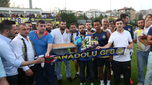 Derbi öncesi De Souza'dan kötü haber!