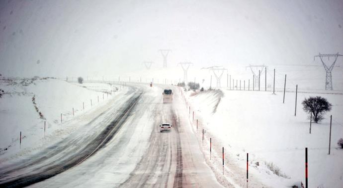 İstanbul'a beklenen kar yağdı, peki kaç gün sürecek okullar tatil mi?