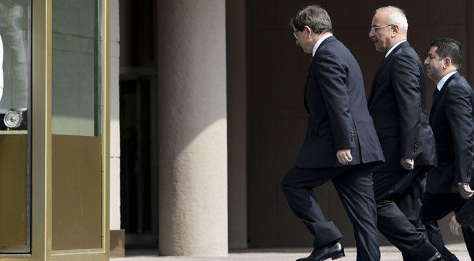 Davutoğlu yeni kabine listesiyle Çankaya'da