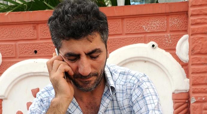 Arkadaşları dalga geçince kendini kravatı ile astı!