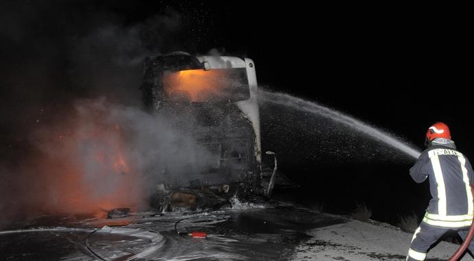Gezi otobüsünde yangın çıktı