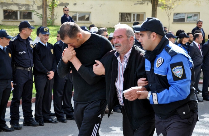 Şehit annesinin yürek burkan feryatları