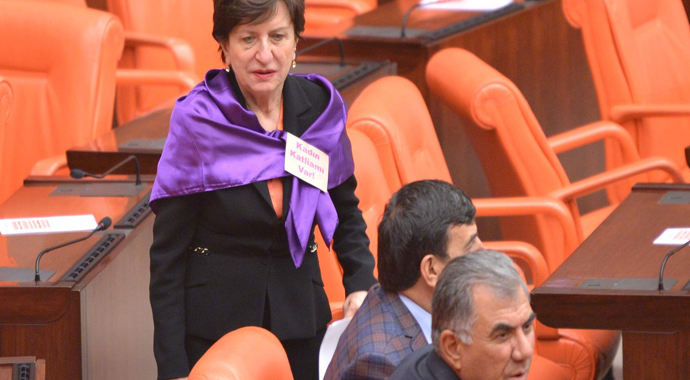 Kadın vekiller meclise böyle geldi