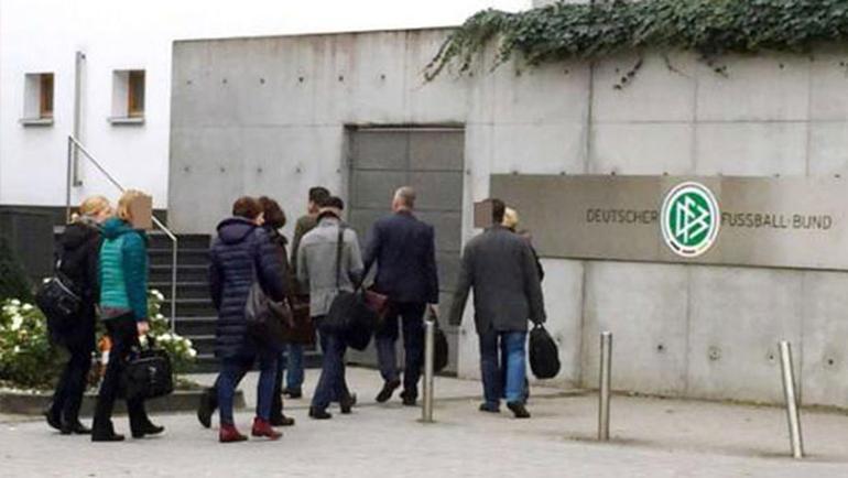 Alman polisi Futbol Federasyonu'nu bastı!