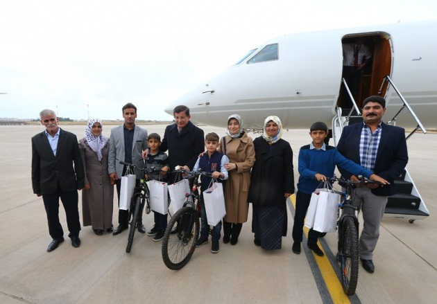 PKK, Türk bayrağını öpen çocukları tehdit etti!