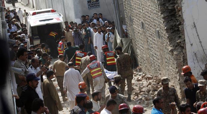 Pakistan'da intihar saldırısı! İçişleri Bakanı öldü