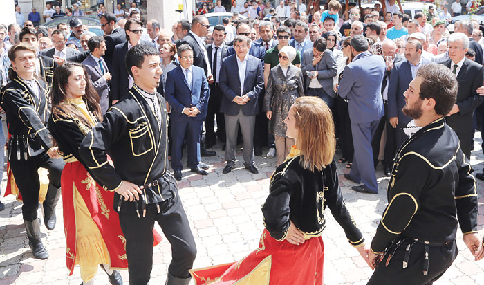 Ahmet Davutoğlu provada...