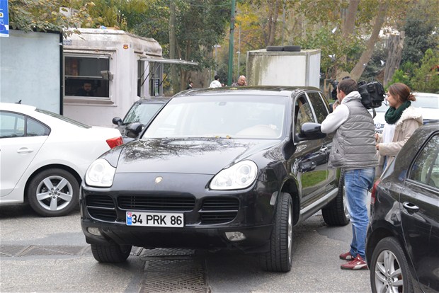 Eliz Sakuçoğlu, Murat Boz'u tamamen sildi!