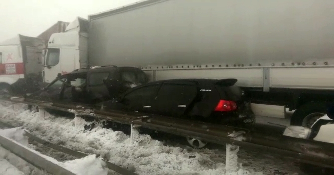 TEM'de onlarca araç birbirine girdi