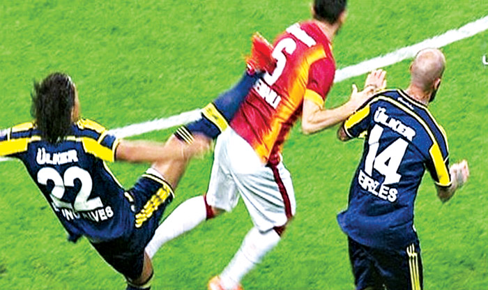 Fenerbahçe'de Bekir'den sonra Alves de...