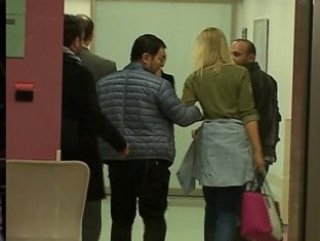 Serdar Ortaç'a büyük şok! Chloe Loughnan hastanelik oldu