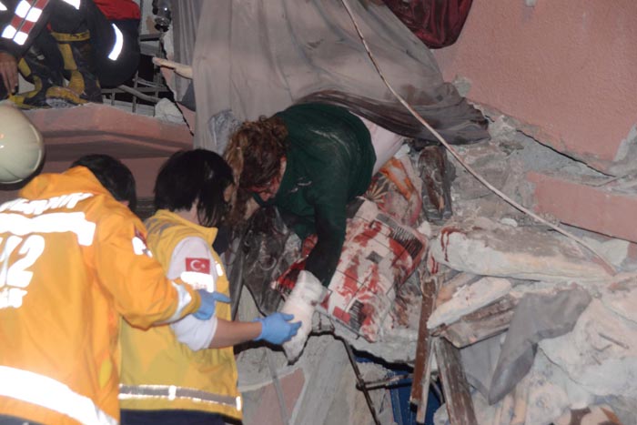 Mersin Valisi'nden çöken bina ile ilgili açıklama!