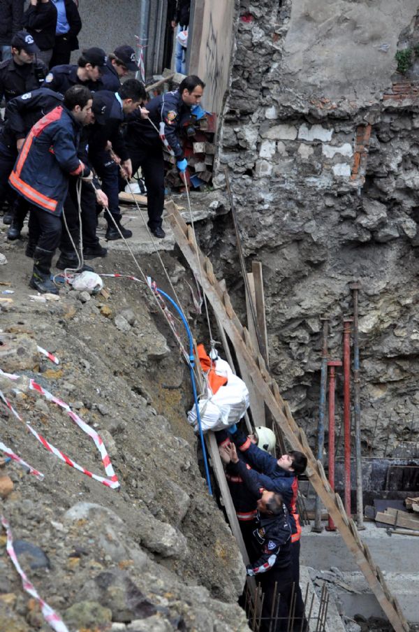 Trabzon'da feci ölüm! İnşaatın çevresinden geçmeye çalışınca