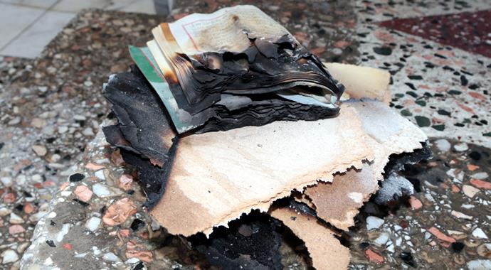 Eskişehir'de camileri kundaklayıp, Kuran'ı Kerim yaktılar