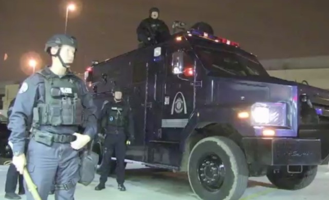 Siyahi öfke, 'Ferguson': Ünlü yazar böyle gözaltına alındı!