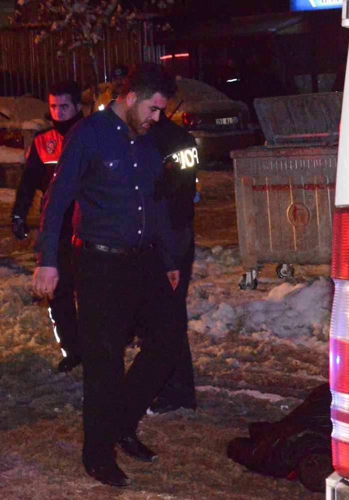 Cesedin başına geçip, 'Sen daha ölmedin mi?' dedi...
