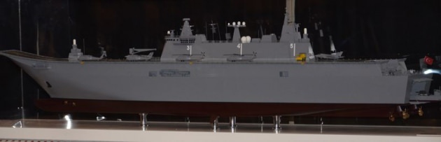 Türkiye'nin en büyük askeri gemisi için imzalar atıldı