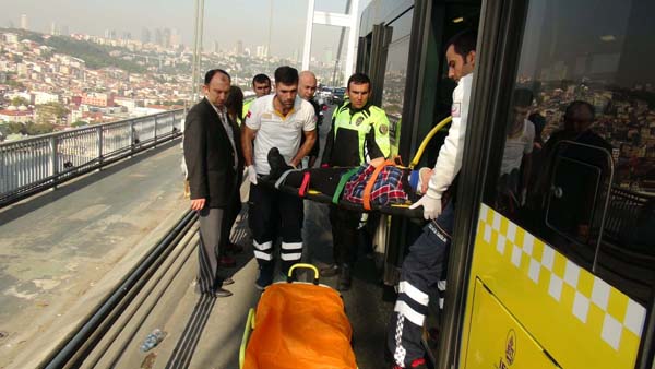 Boğaz Köprüsü'nde metrobüs kaza yaptı, trafik felç!