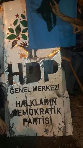 Teröre tepki gösterileri büyüyor! HDP Genel Merkezi'ne saldırı