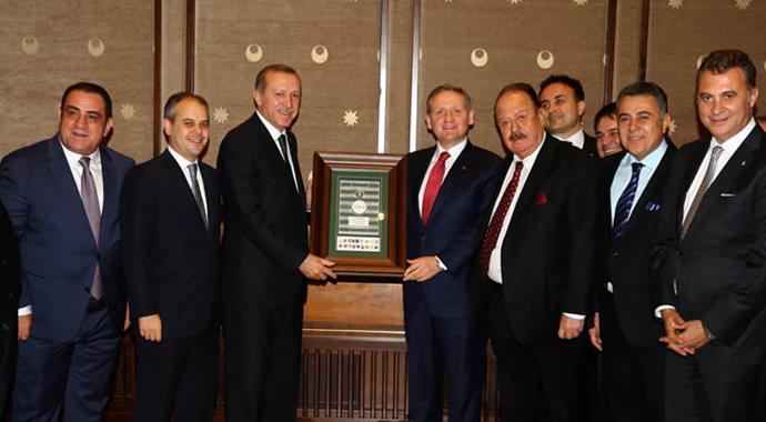 Cumhurbaşkanı Erdoğan, TFF Başkanı Demirören'i kabul etti