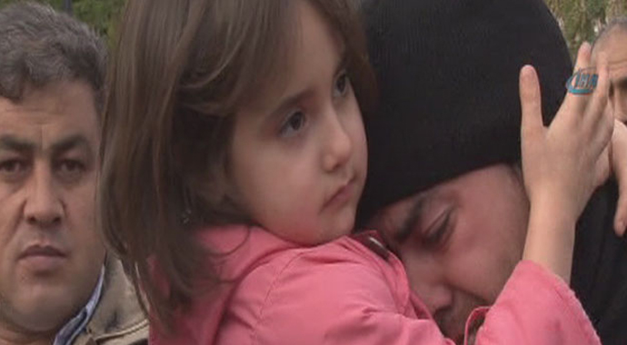 İşsiz kalan babasının gözyaşlarını sildi