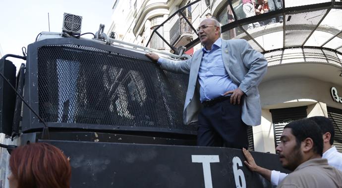 Taksim'de izinsiz yürüyüşe polis müdahalesi