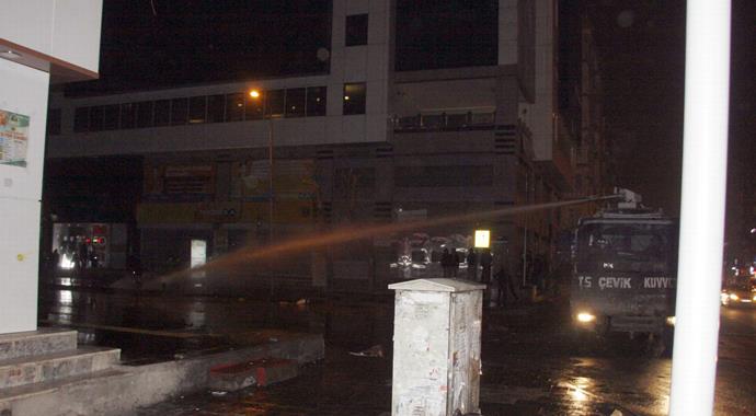 Diyarbakır'da polise bombalı saldırı
