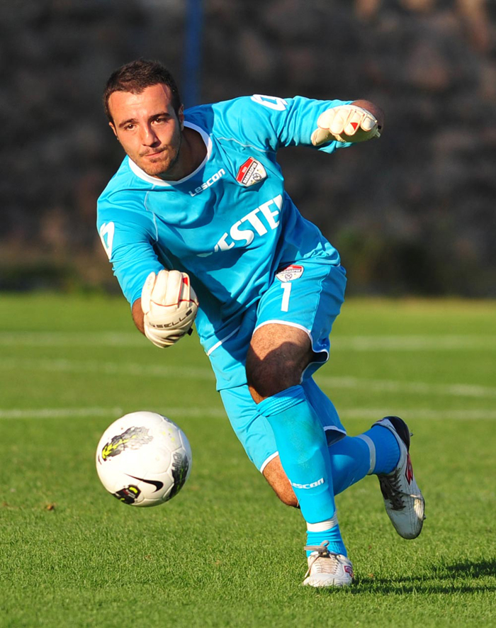 Genç kaleci kalbindeki rahatsızlık sebebi ile futbolu bıraktı!