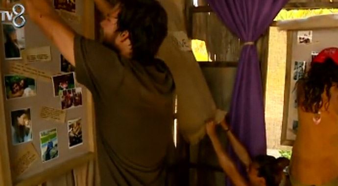 Survivor'da büyük şok! Birbirlerine girdiler