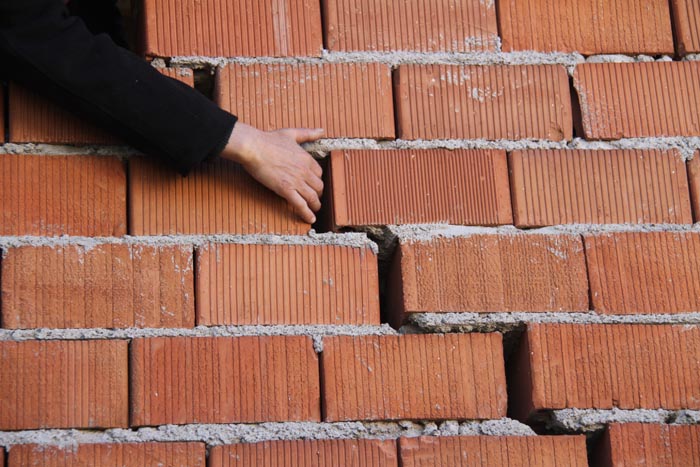 İnandık Köyü'nde korkutan çukur!