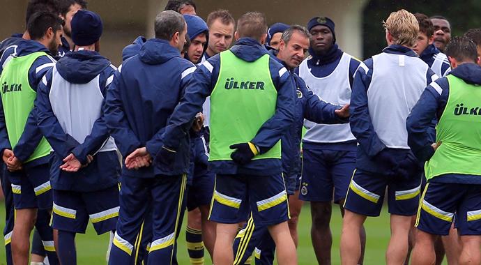 Fenerbahçe'de derbi mesaisi sürüyor