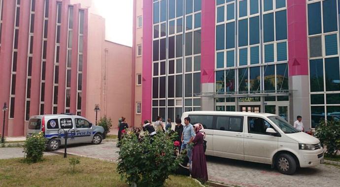 Üniversitede korkunç infaz kapısı açılınca boğazı kesik bulundu