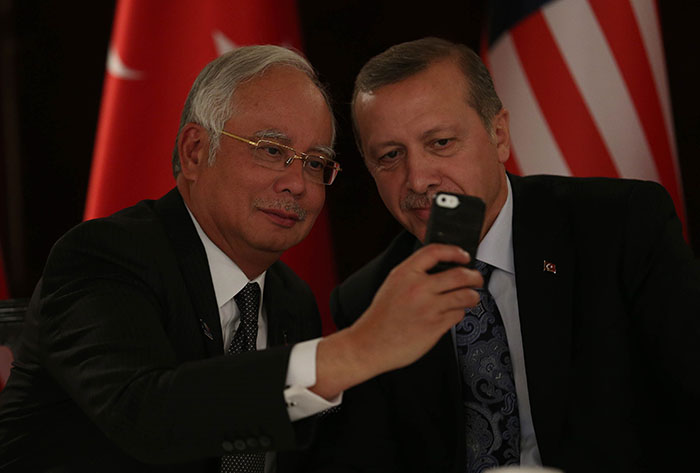 Başbakan Erdoğan selfie çekti