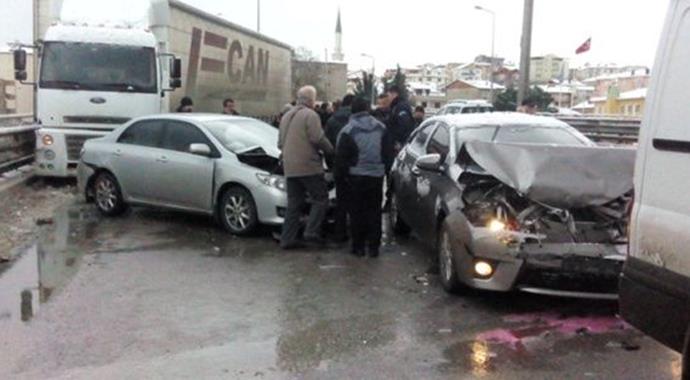 Kocaeli'nde zincirleme trafik kazası: 10 yaralı