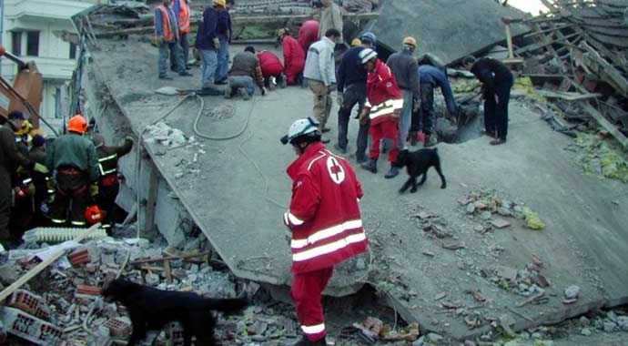 Düzce depreminin üzerinden tam 15 yıl geçti! Acısı hala taze