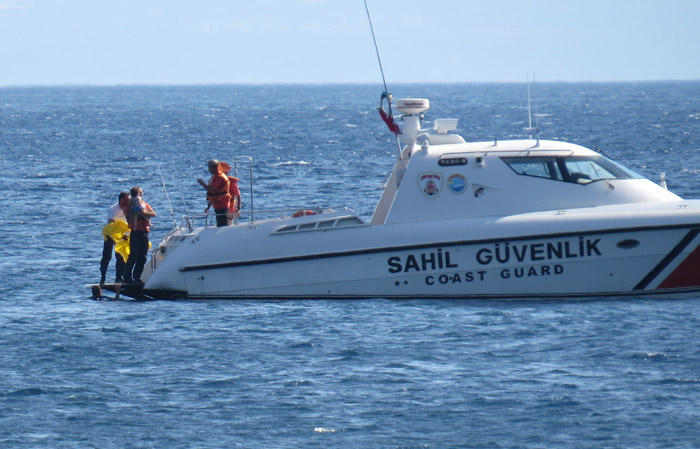Deniz simidiyle 1 kilometre açığa sürüklenen bebek kurtarıldı!