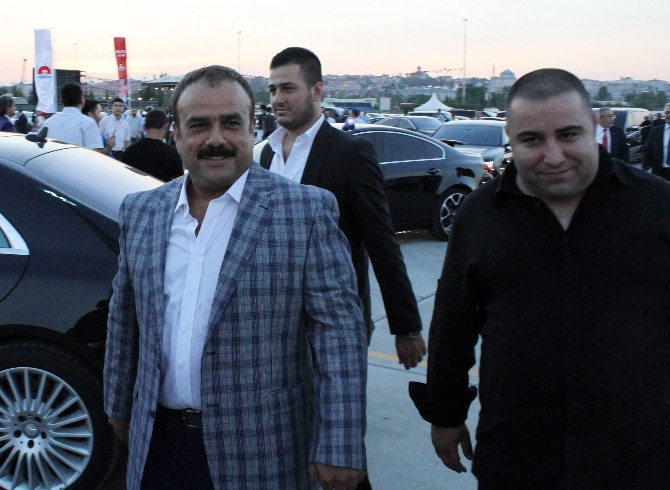 AK Parti'nin iftarına ünlü akını