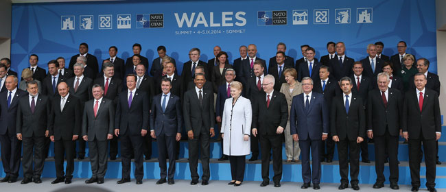 NATO Zirvesi'nde liderler aile fotoğrafında buluştu