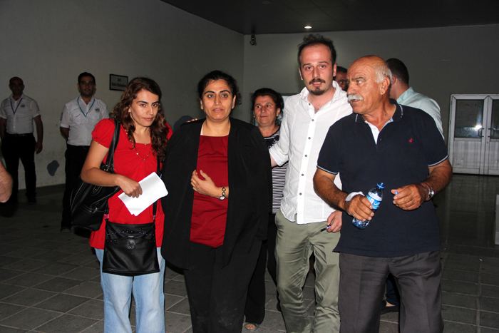 Trafik kazası geçiren Sebahat Tuncel'in kolu kırıldı