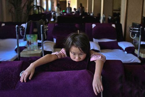 Cüzdanım kayboldu dedi, torununu rehin bıraktı!