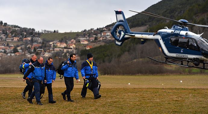 Valls: 'Enkazdaki arama çalışmaları uzun sürebilir'