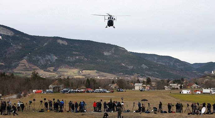 Valls: 'Enkazdaki arama çalışmaları uzun sürebilir'