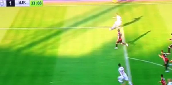 Beşiktaş'ın golünde büyük tartışma!