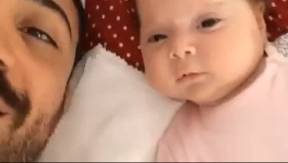Demet Akalın'ın kızı Hira yüzünü gösterdi