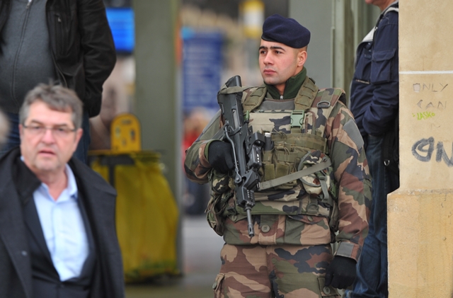 Paris'te Cumhuriyet Yürüyüşü