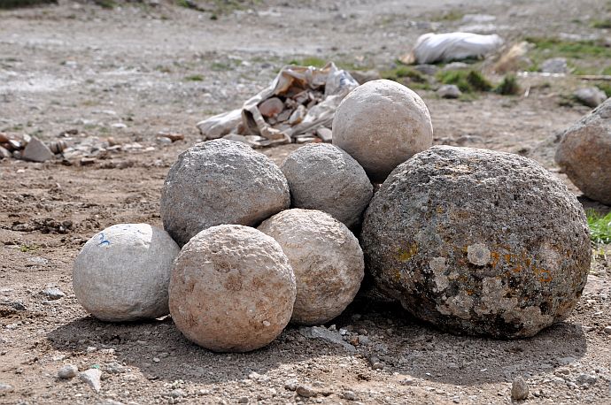 5 bin yıllık kalede Sultan Fatih'in gülleleri bulundu